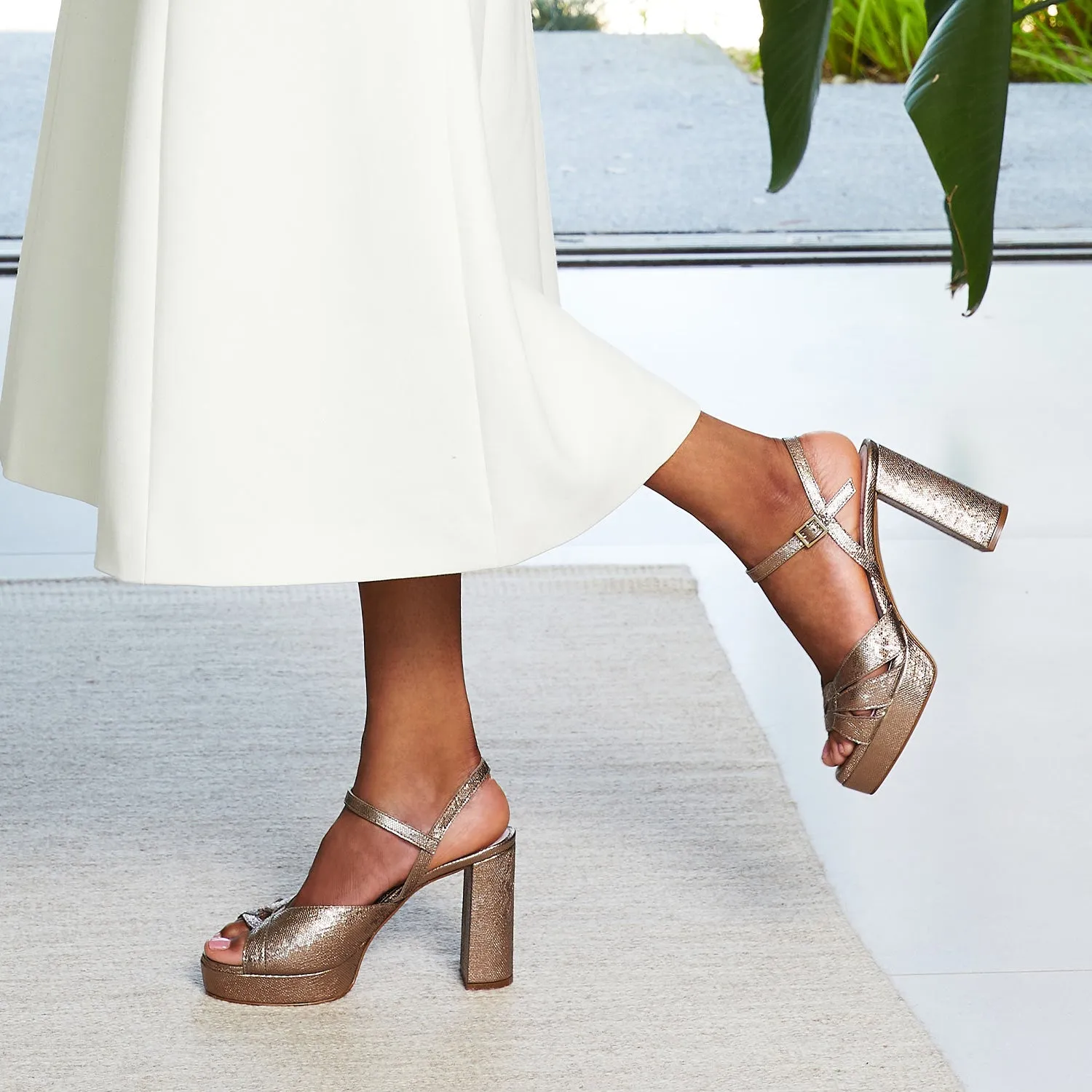 Shock Support Pull Step Stephanie: Metallic Taupe