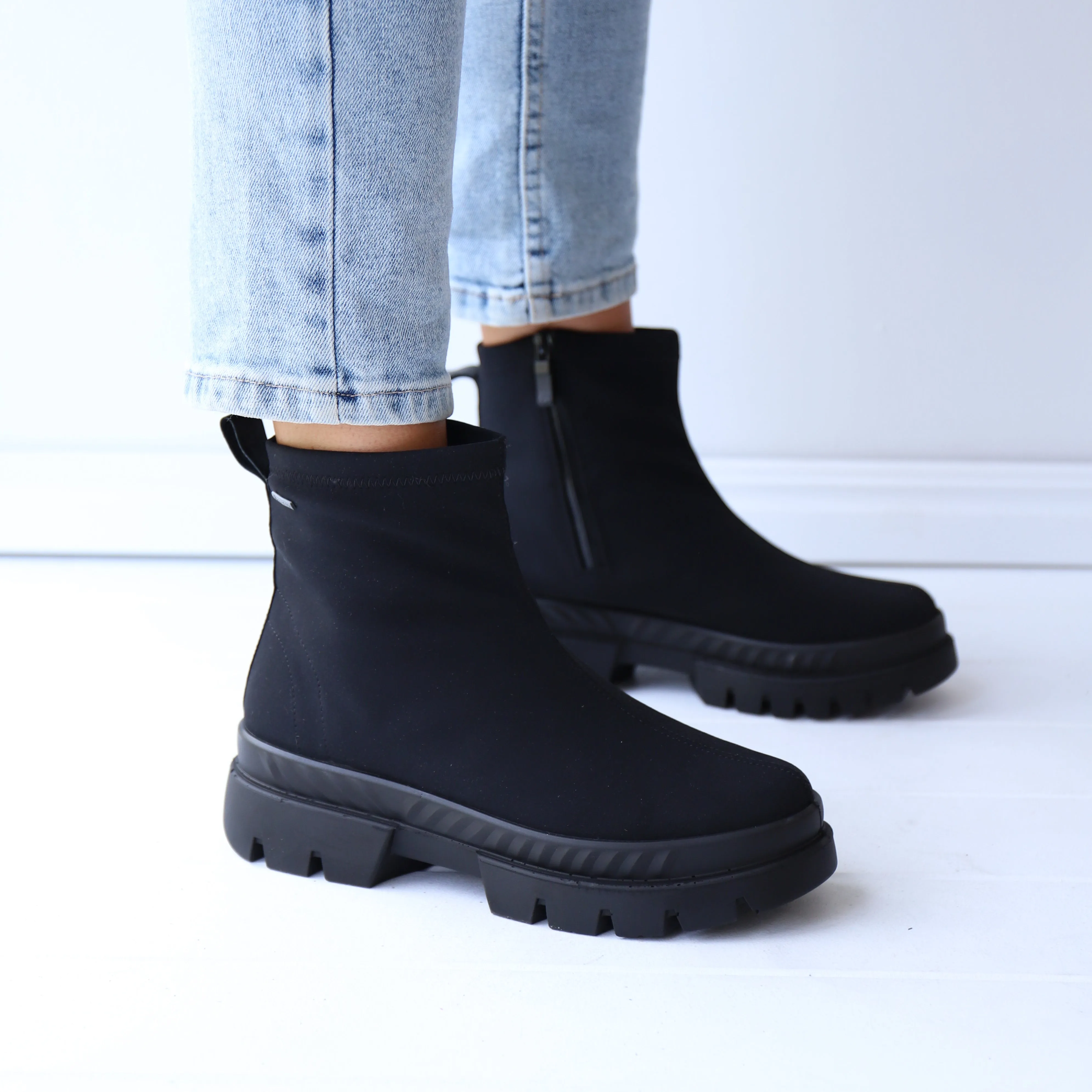 Shock absorption tech 14102 Black