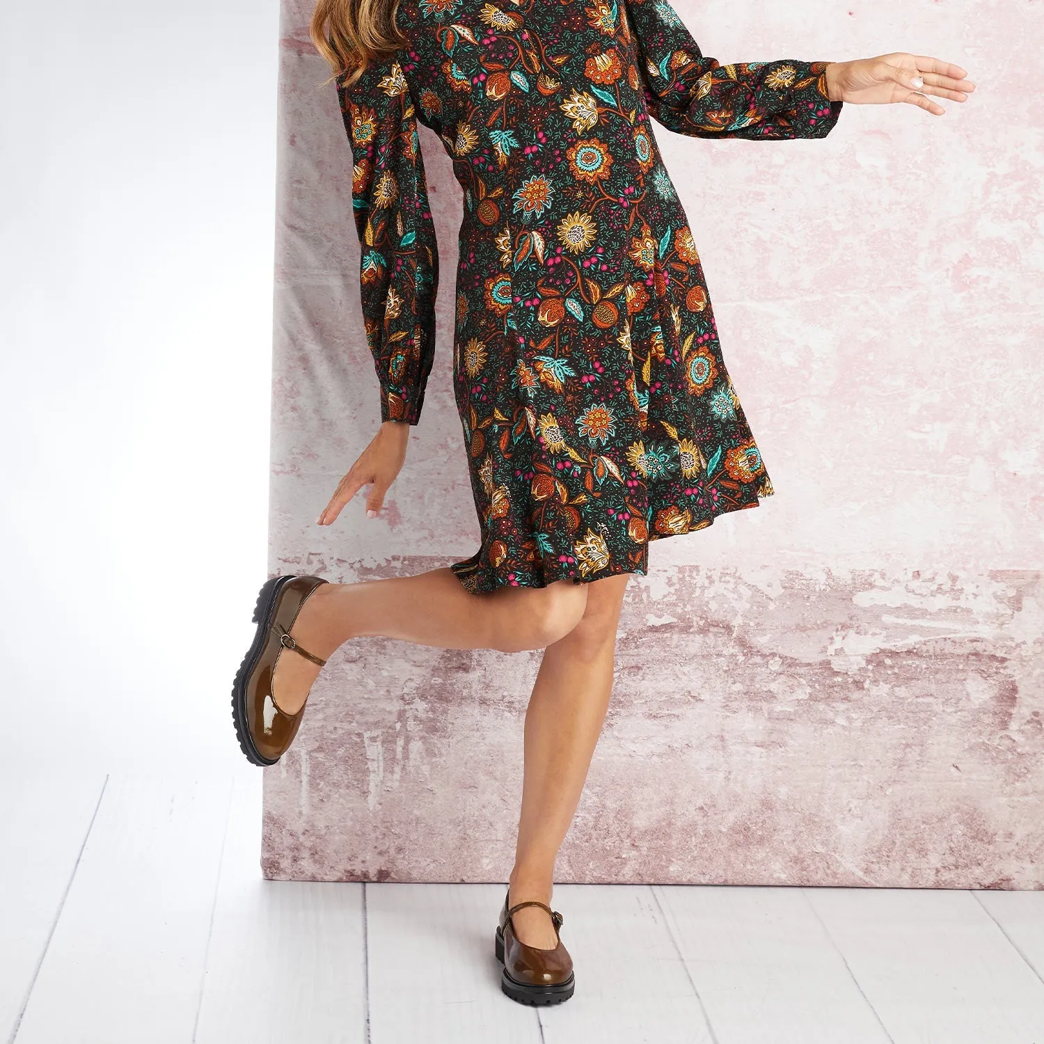 Libra: Khaki Patent Leather Stitch Free