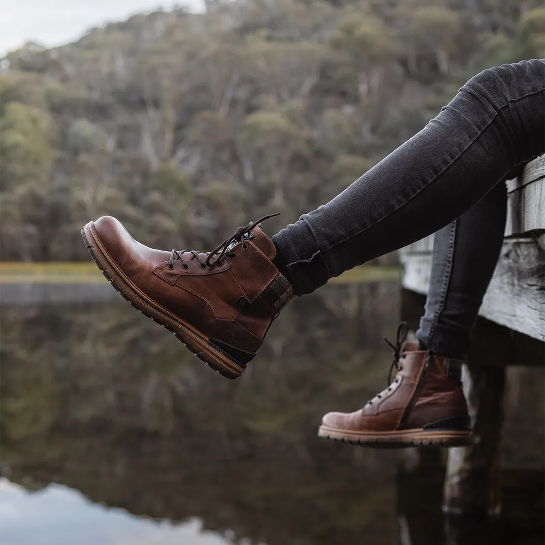 Crisp Edge Sleek Construction Alpine Lace Up Boots Tan