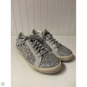 Non Marking Outdoor Shoes Sneakers By Clothes Mentor In Silver & White, Size: 9