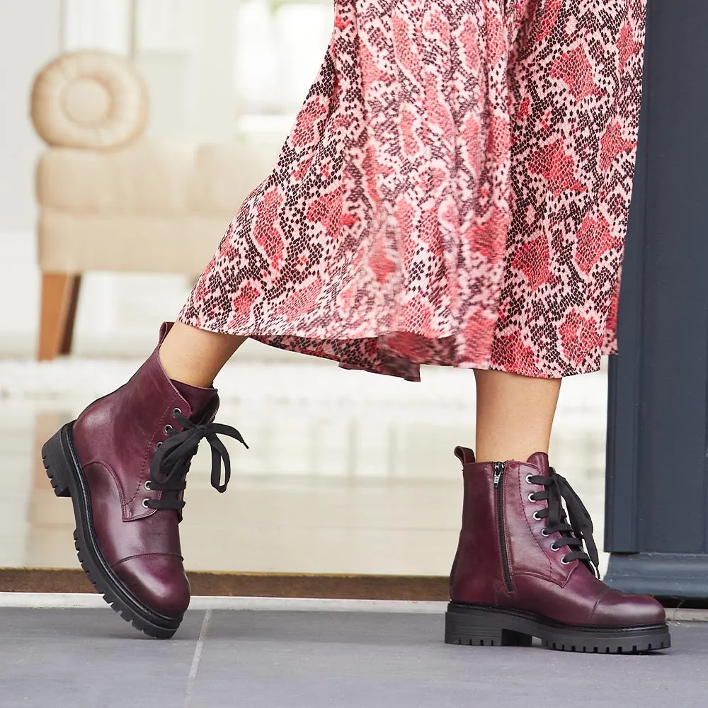 Tread: Plum Leather Street Scene ElasticMaterial