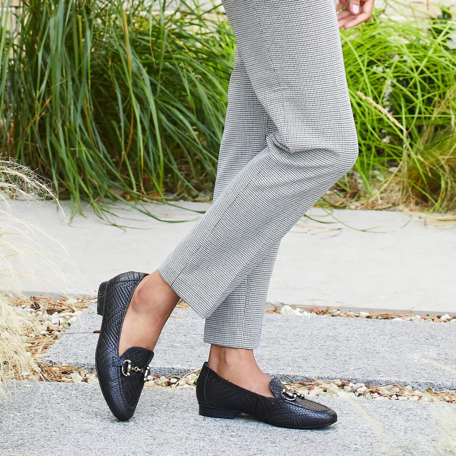 Trinity: Black Leather Weave Indoor Use Stable Form