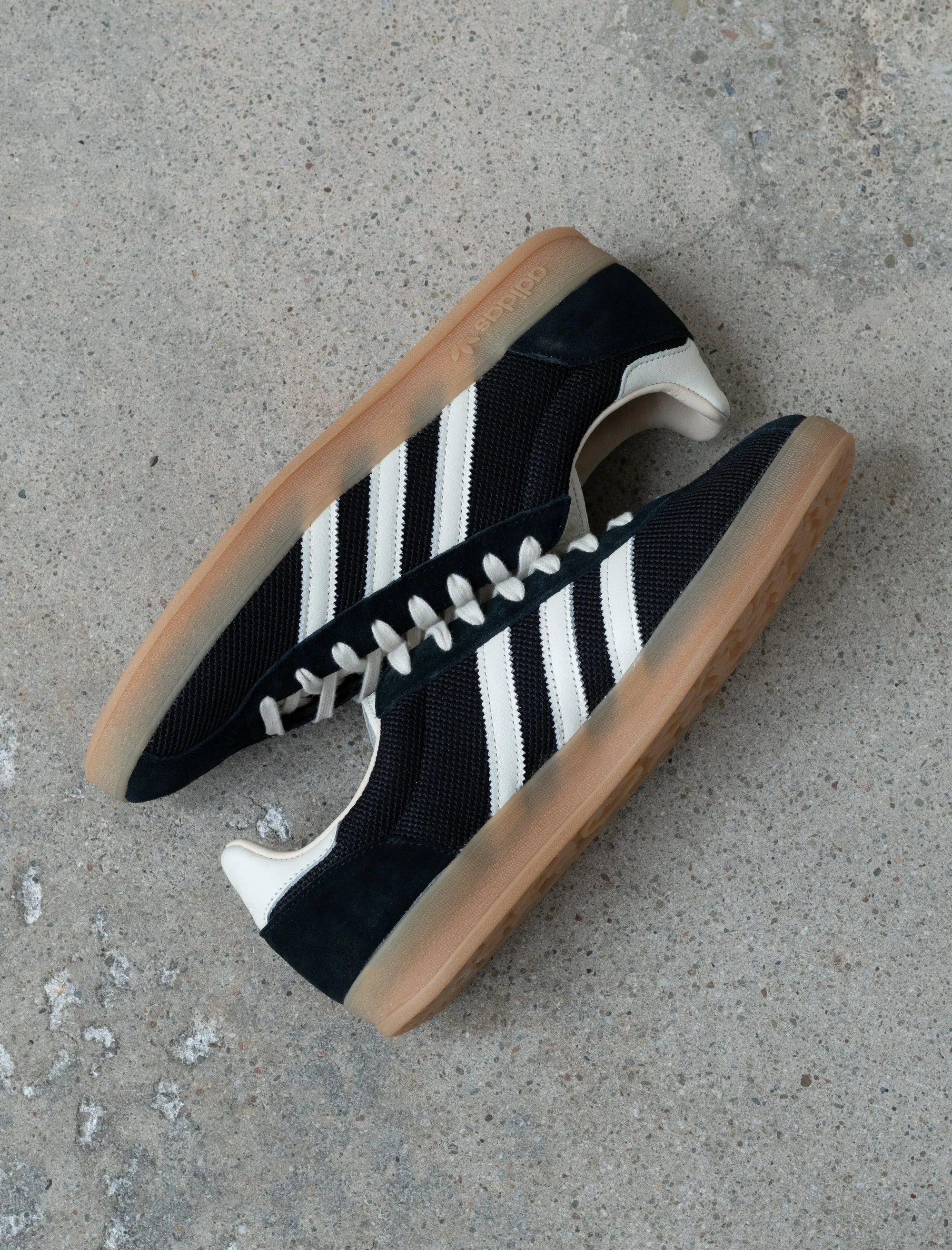 Neon Bright Breathable Shoes Gazelle Indoor Pro (Core Black/Off White)