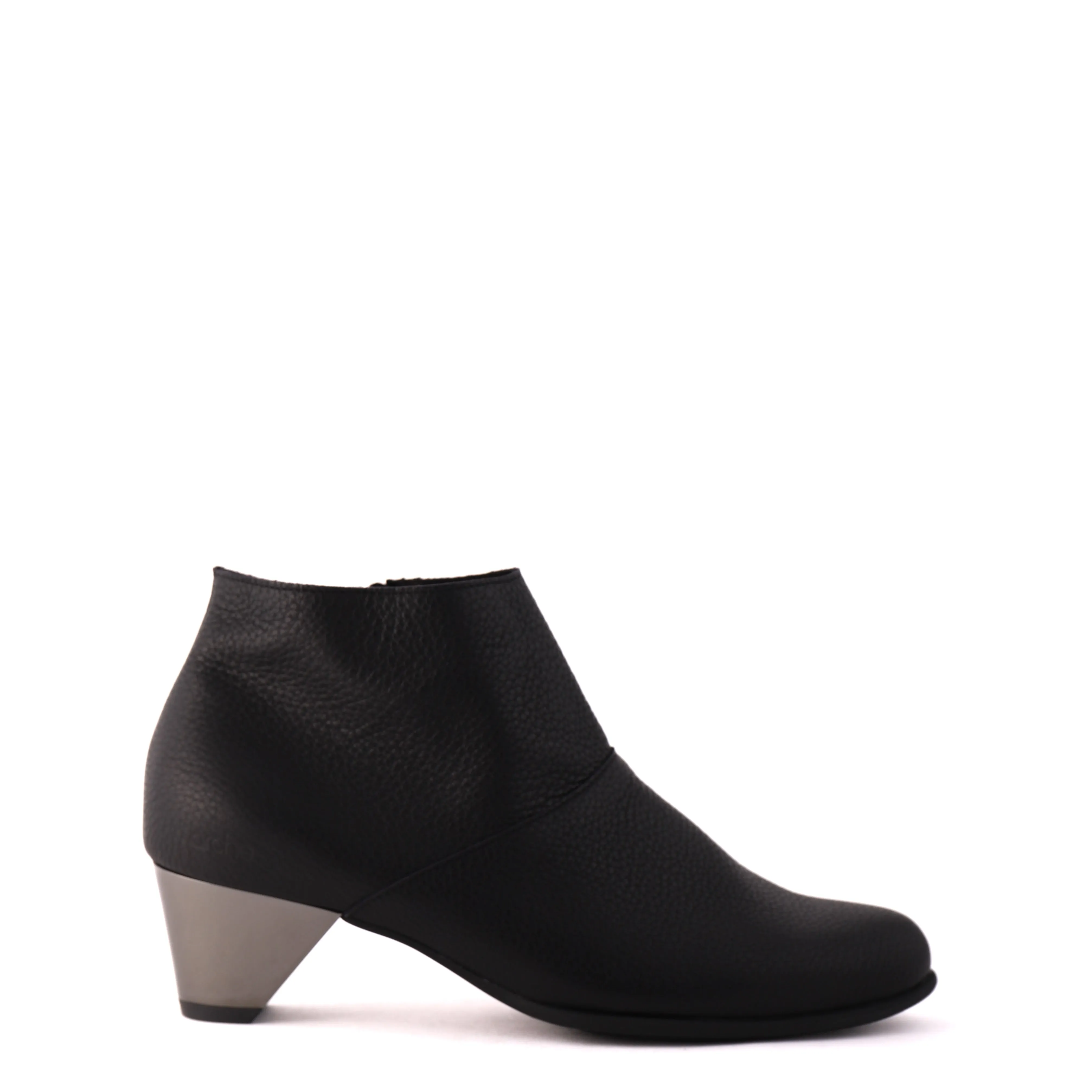 MARINA Black Outdoor Travel