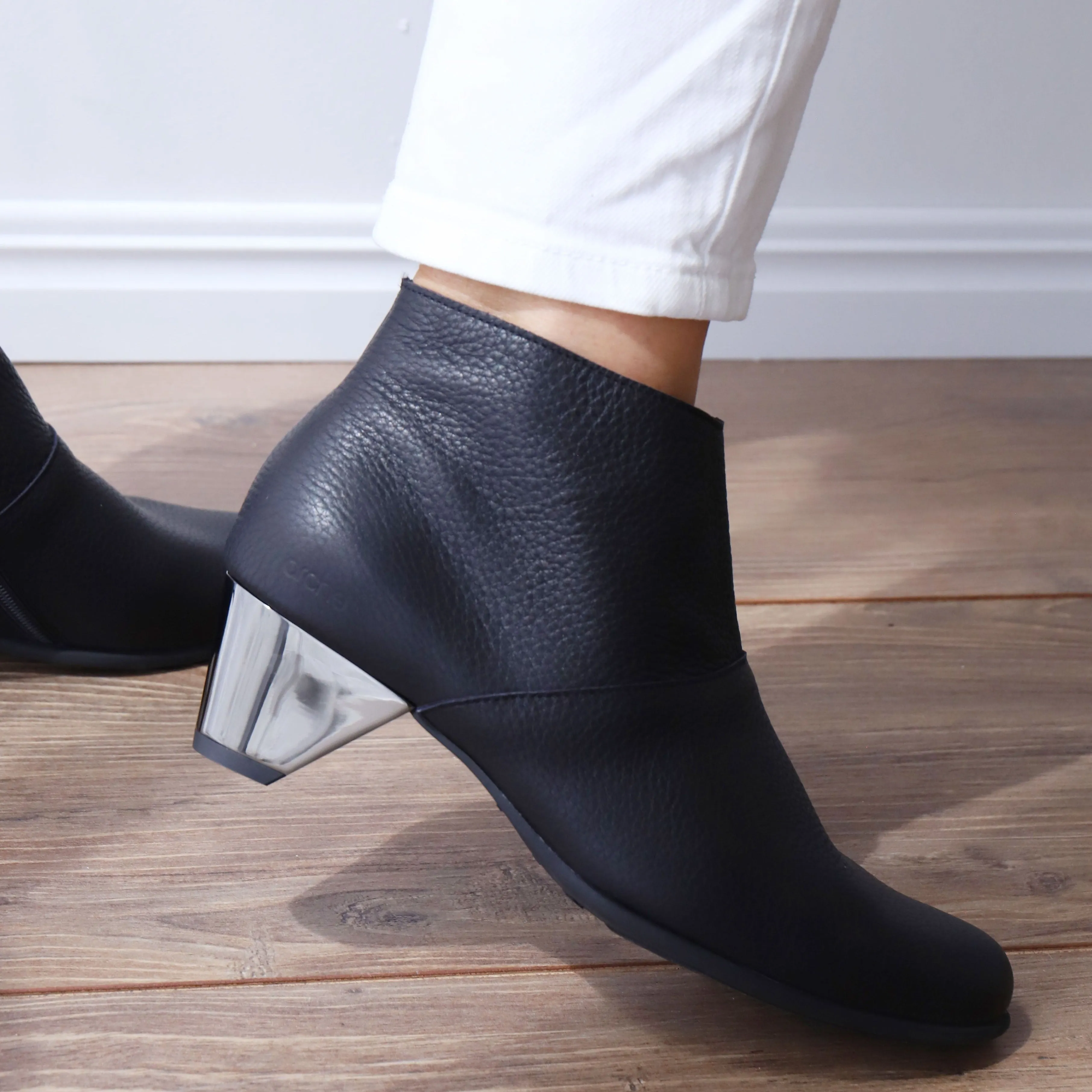 MARINA Black Protective Finish Snowy Path Rough Ready