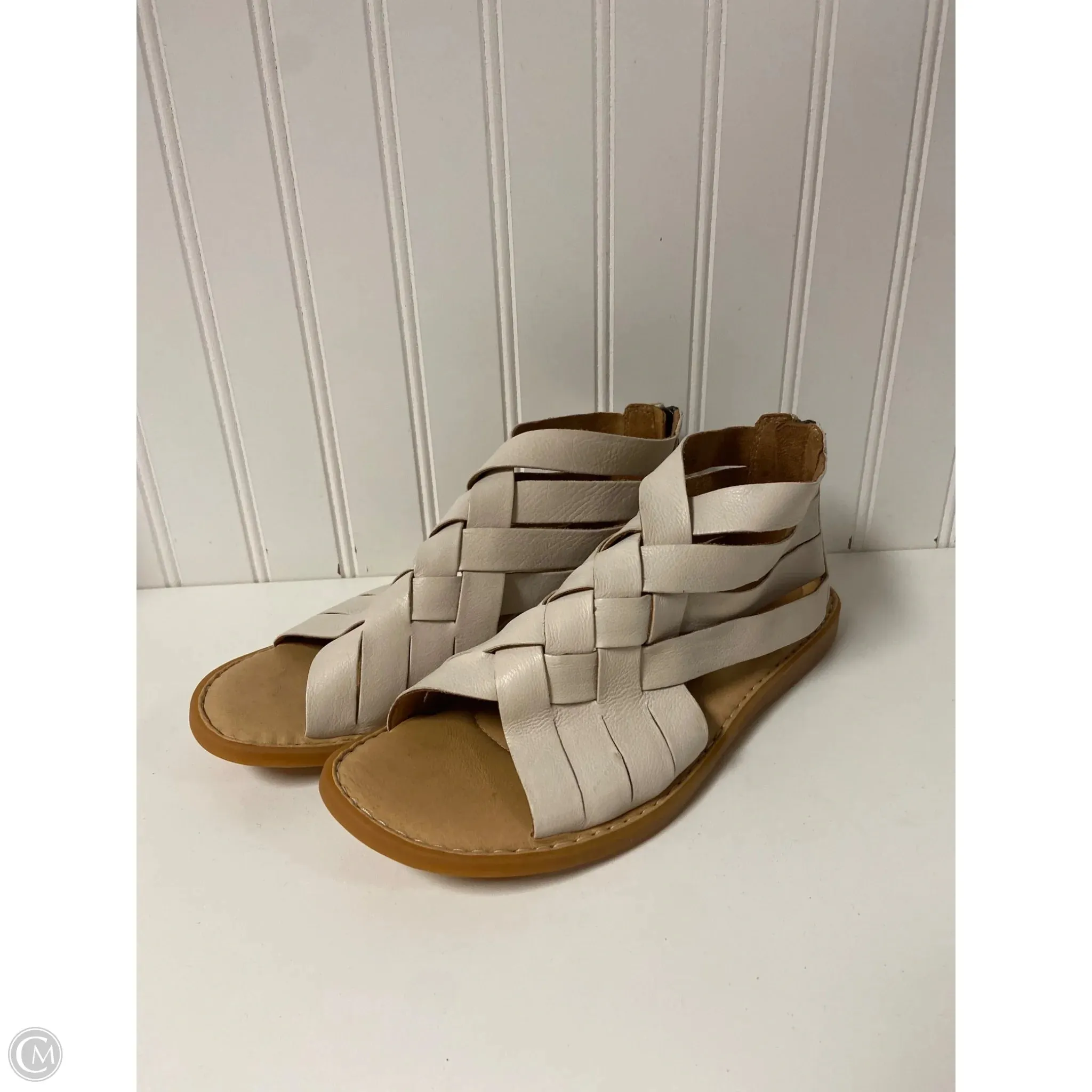 Sock Like Textured Pattern Sandals Flats By Born In White, Size: 8
