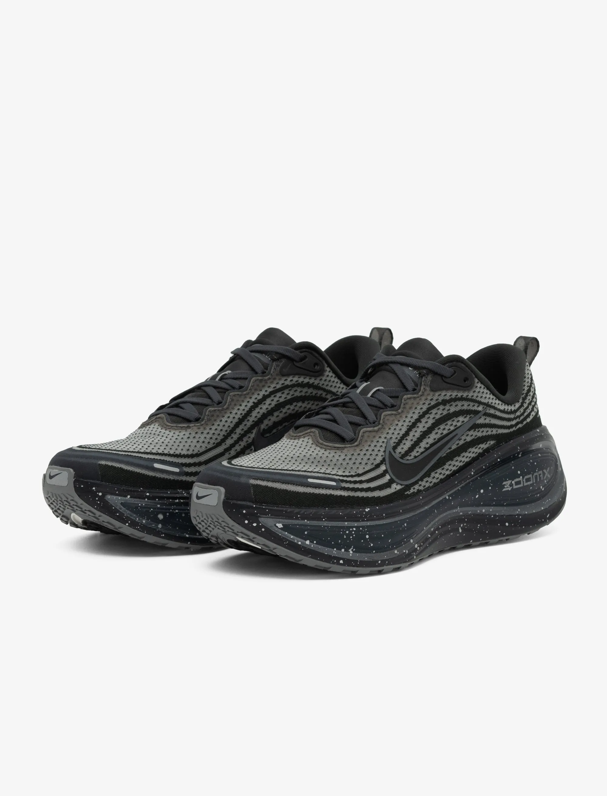 Vomero Plus Speckle (Anthracite) Dry Feet Ease Style