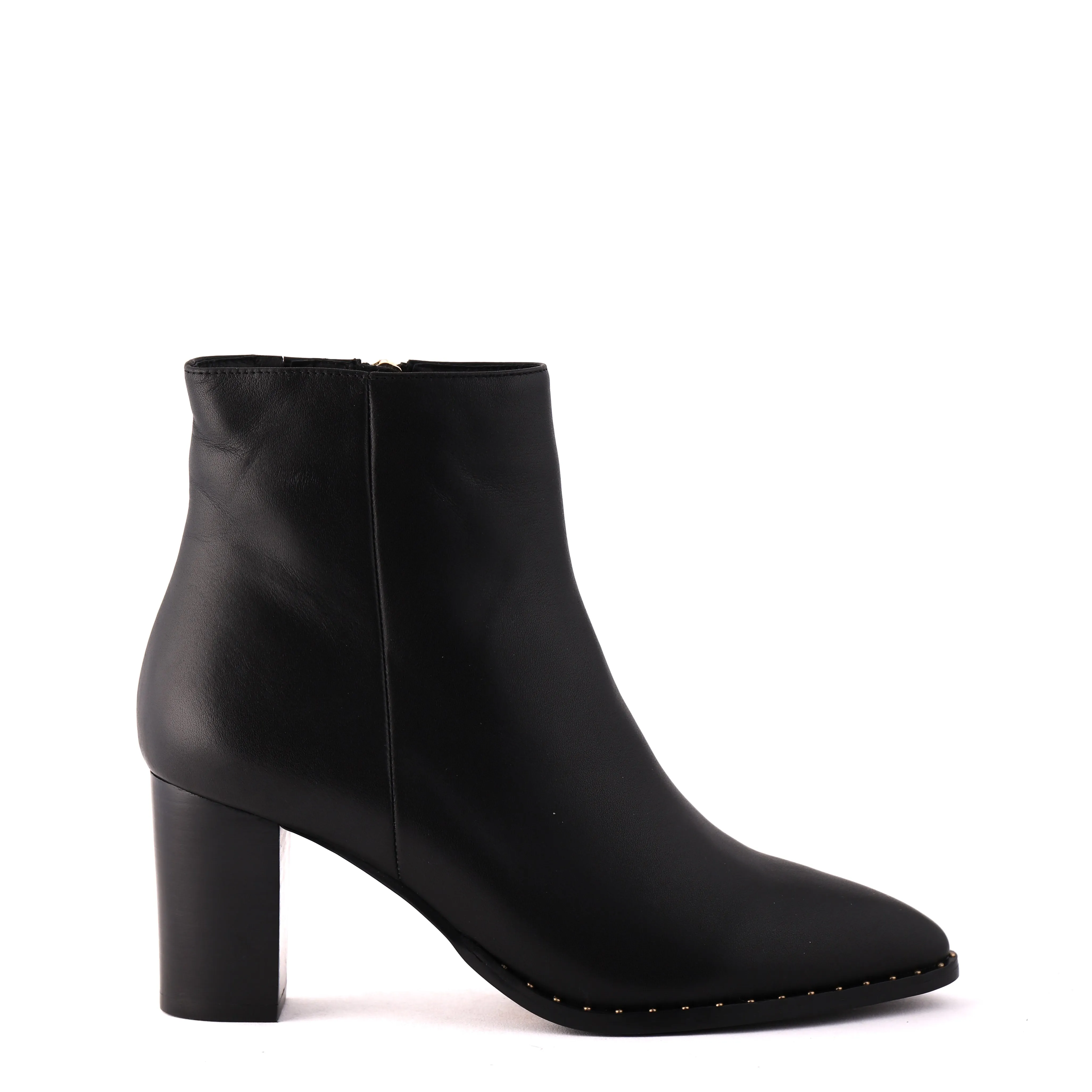 RUBY Black Stud Feather Light Outdoor Trek