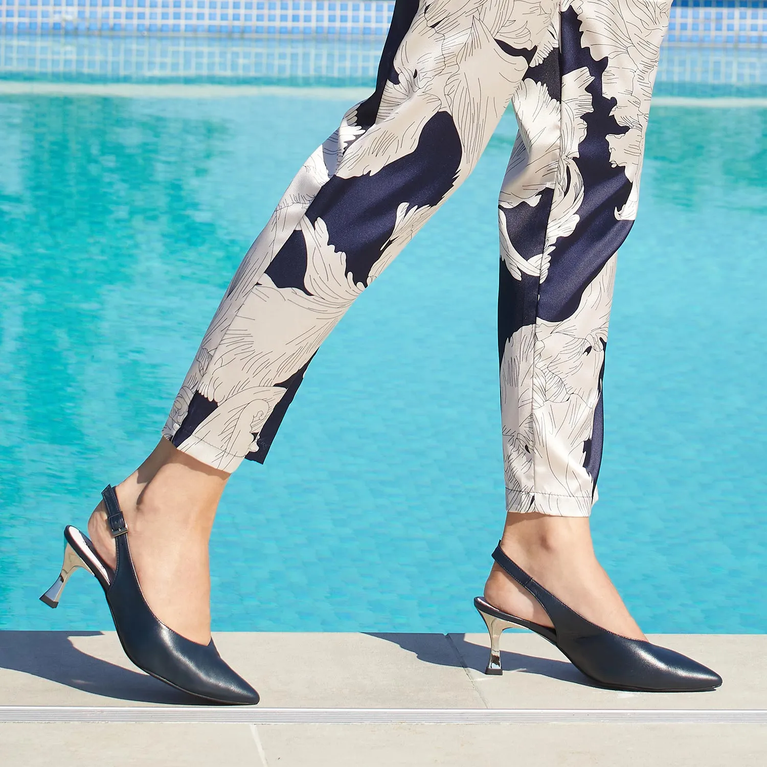 Sand Stroll Audrey: Navy Leather