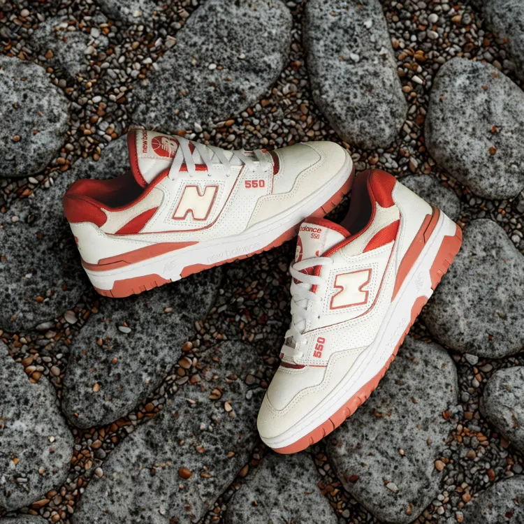 high - heel shoes running on soft surface New Balance 550 White - Red