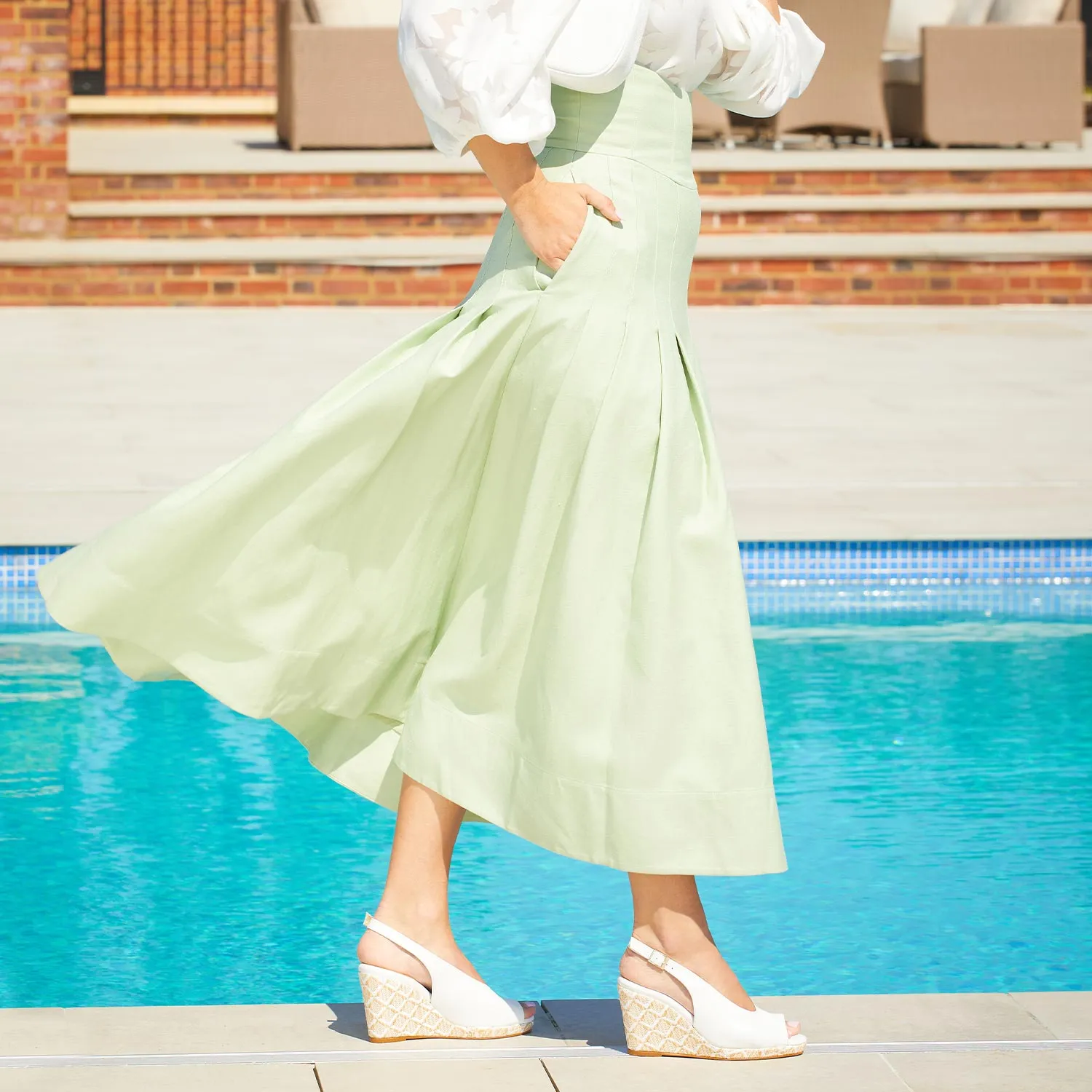 Light Hike Winnie: White Leather & Raffia