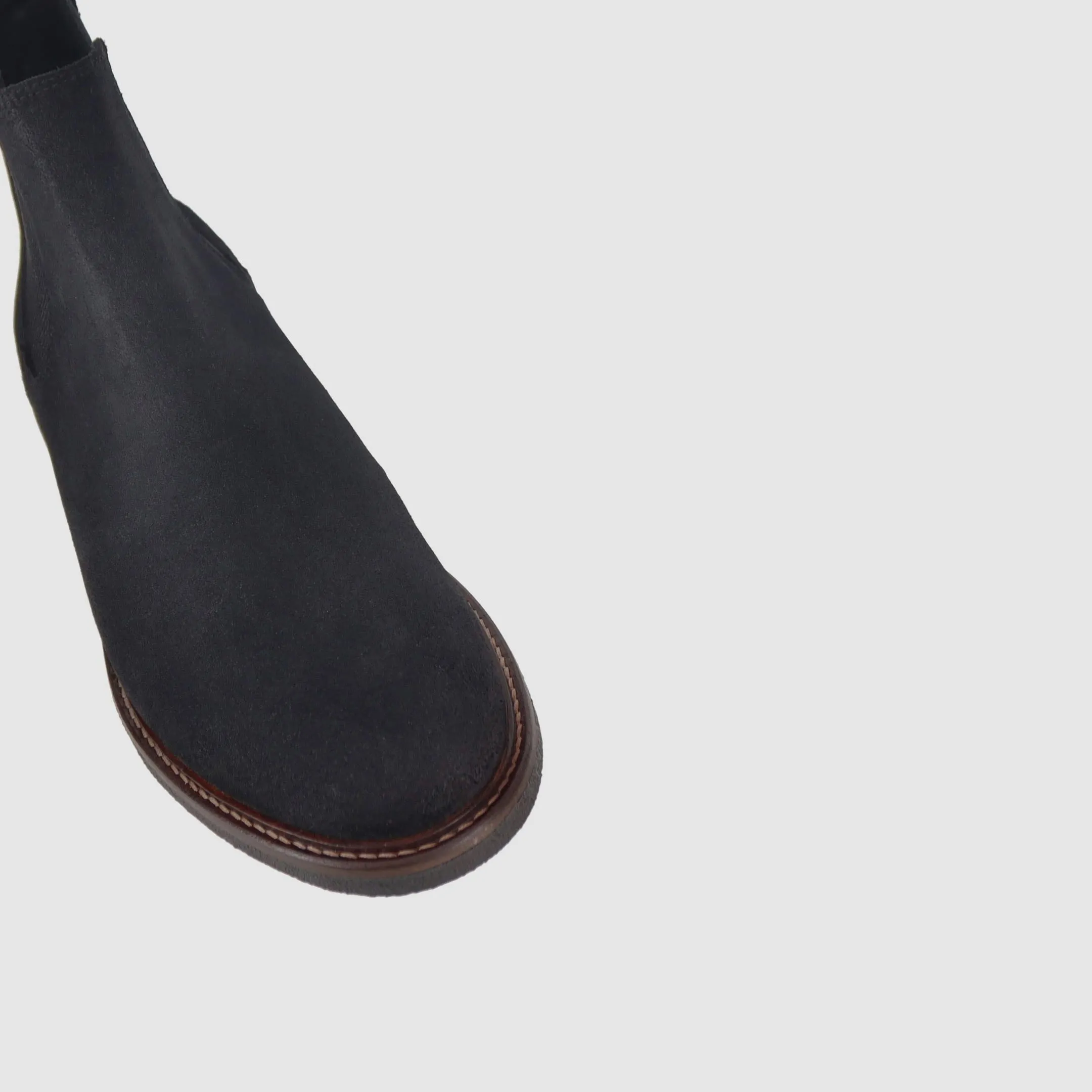 Grand Chelsea Boots Black Padded Interior Windy Weather