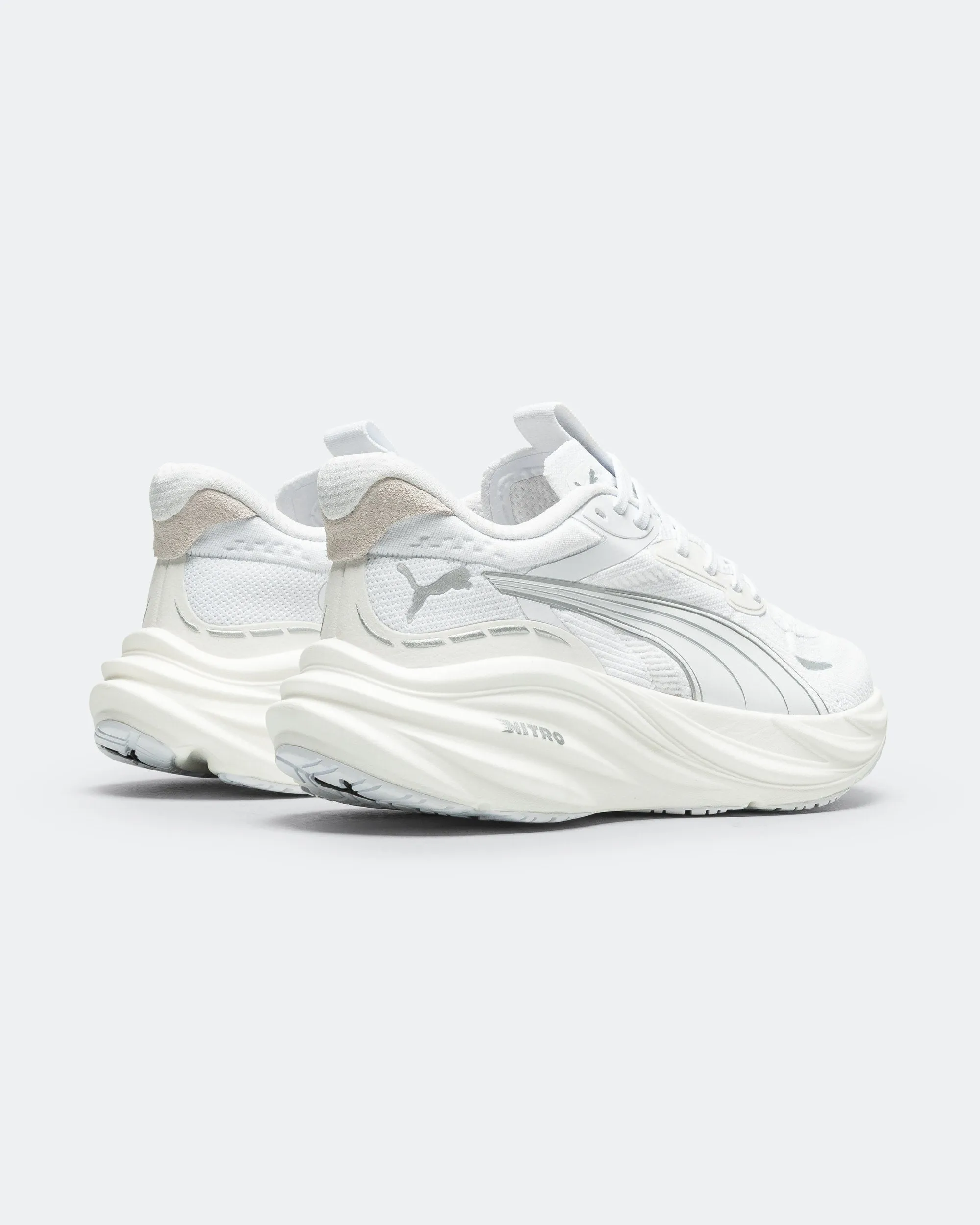 Womens Magnify NITRO 3 - White/Silver Sand Hike On Duty