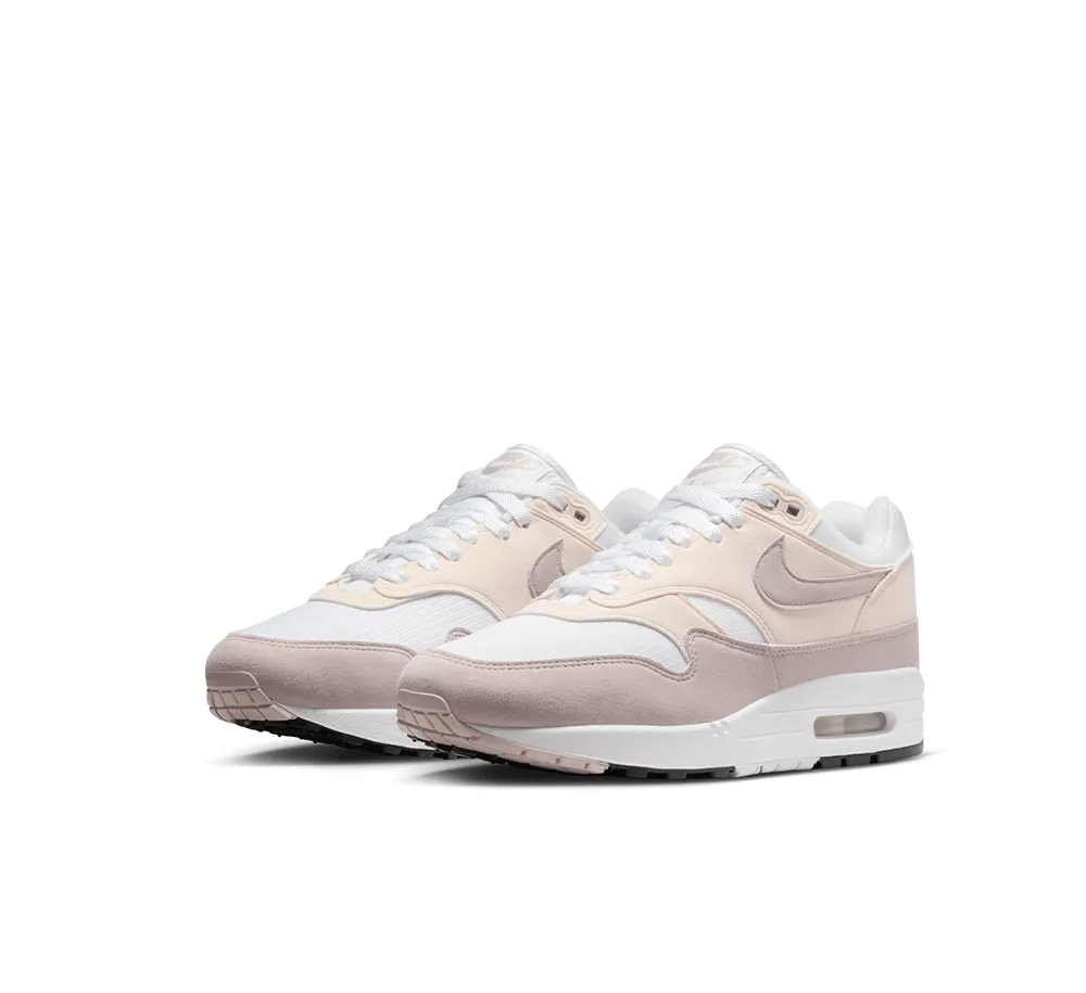 River Hike Womens Nike Air Max 1
