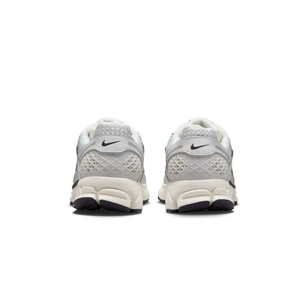 Motion Balance Women's Nike Zoom Vomero 5