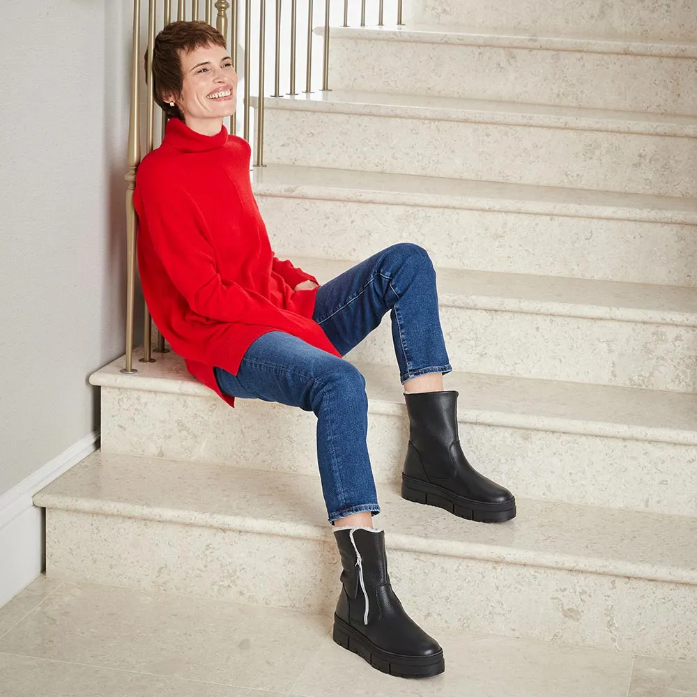 Wonder: Black Leather & Shearling Comfortable Use