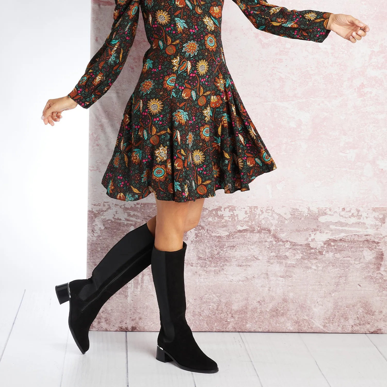 Zita: Black Suede Dynamic Fit System Pet Play